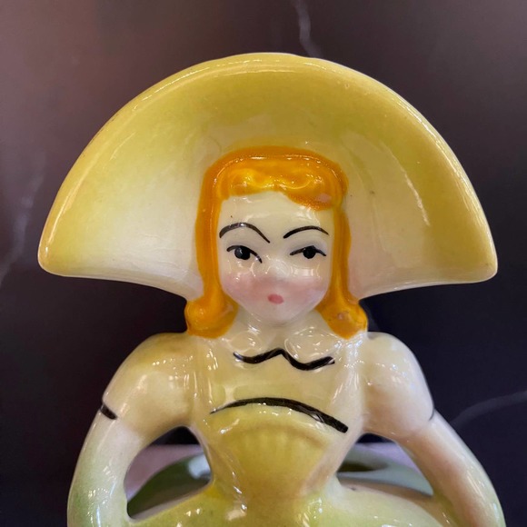 Shawnee Pottery USA Southern Belle girl/lady planter vase - Picture 2 of 5